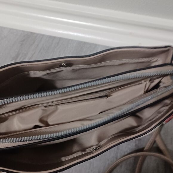 NINE WEST Pink Floral Crossbody - Picture 4 of 6